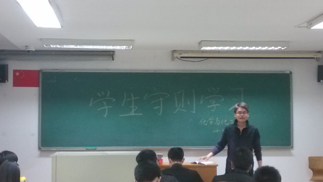 班长带领大家一起学习.jpg